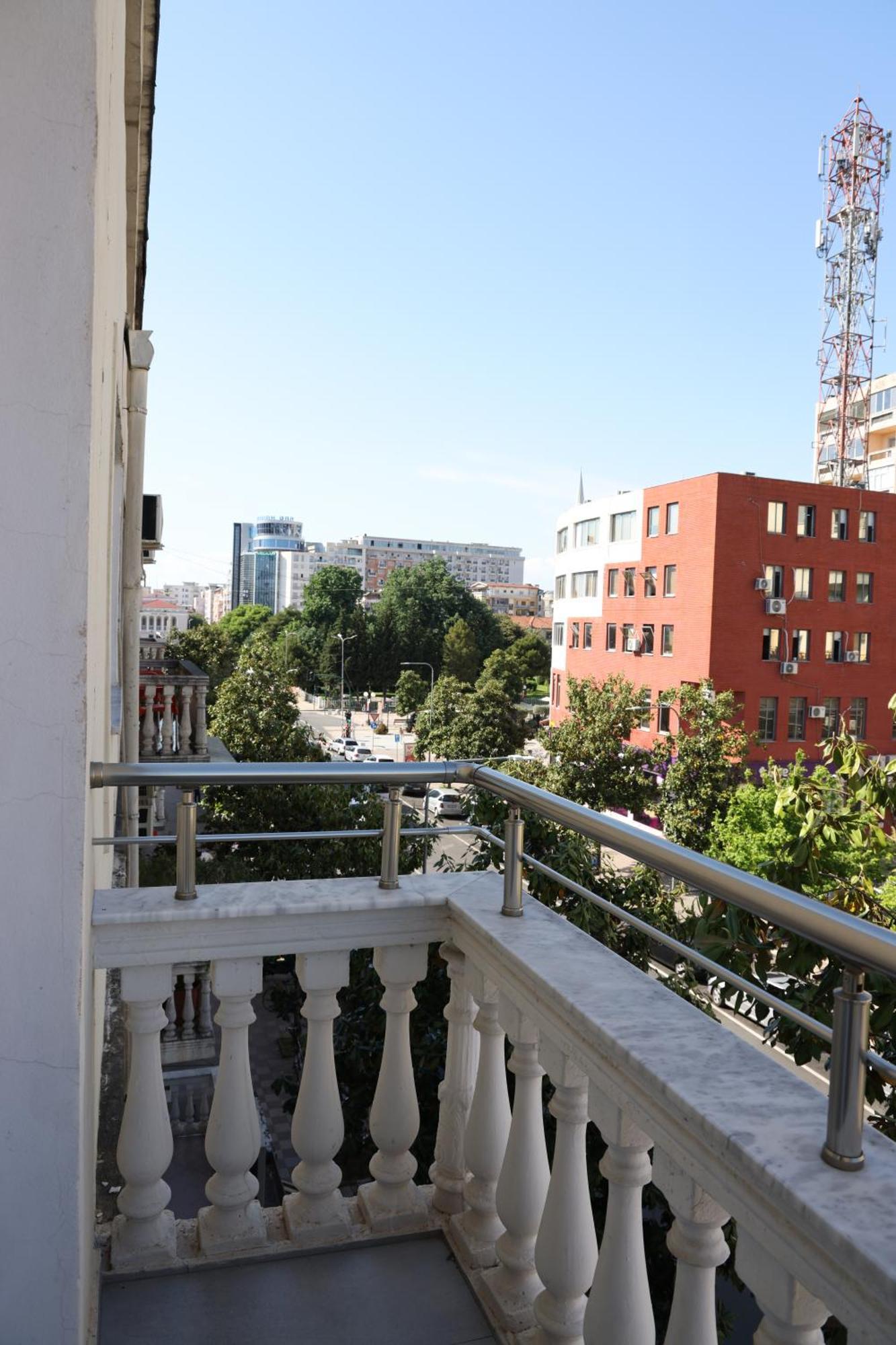 Sol Hotel Shkodër Esterno foto